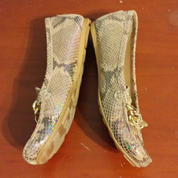 Stuart Weitzman python print 7.5 holographic overlay tan & brown flats - Picture 8 of 17